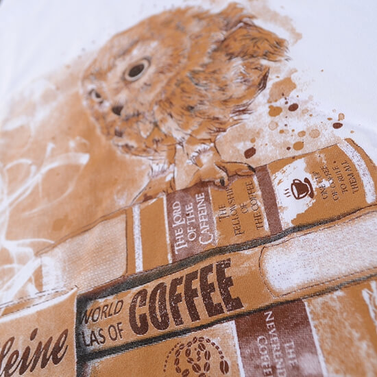 Koszulka z sową dla wielbicieli książek i kawy.
