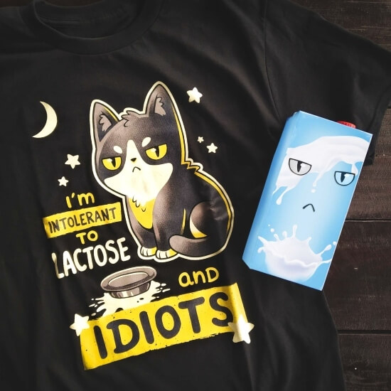 Koszulka z nietolerancyjnym kotem.