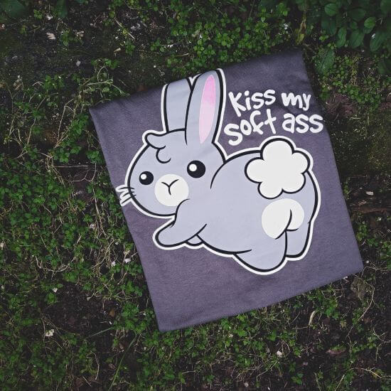Koszulka z uroczym króliczkiem mówiącym co myśli.
