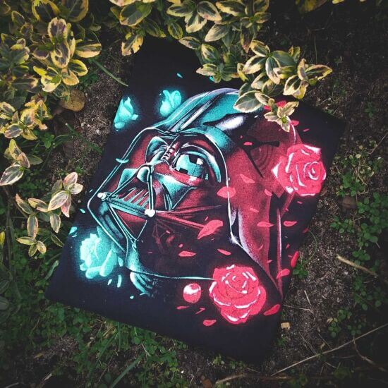 Koszulka "Dark Side of the Bloom" z Lordem Vaderem i kwiatami – idealna dla fanów Star Wars