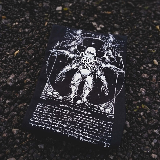 Koszulka Cthulhu witruwiański to idealna propozycja dla miłośników twórczości H.P. Lovecrafta