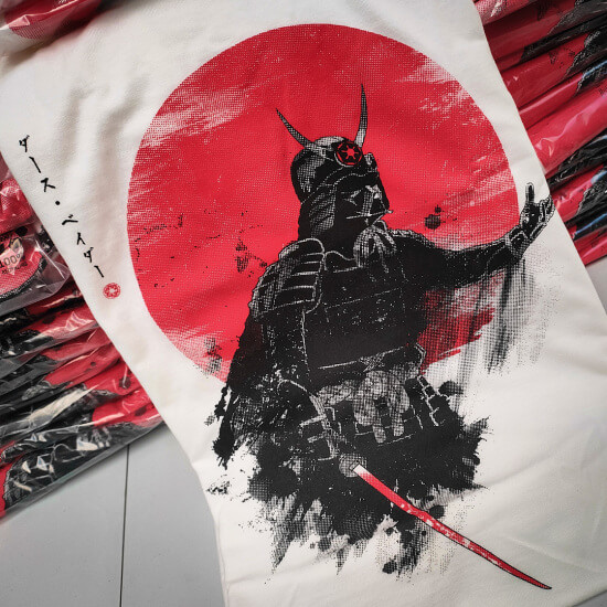 Koszulka z samurajem dla fanów science fiction.