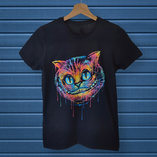 Przepiękny, kolorowy kot wprost z bajkowej krainy pojawił się na koszulce!