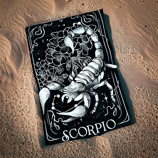 koszulka z kartą tarota i znakiem zodiaku skorpion