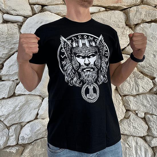 Koszulka z Thorem – superbohater z młotem, idealna dla miłośników mitologii i popkultury.