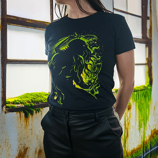 Koszulka z Cthulhu i Great Old Ones – mroczny motyw z mitologii Lovecrafta.