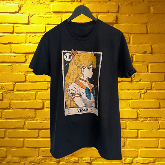 Koszulka z Czarodziejką z Wenus w stylu kart tarota – magiczny i zmysłowy motyw inspirowany klasycznym anime.