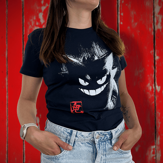 Koszulka Shadow Ink z psotnym stworem w stylu Pokémona – zabawny nadruk inspirowany światem anime