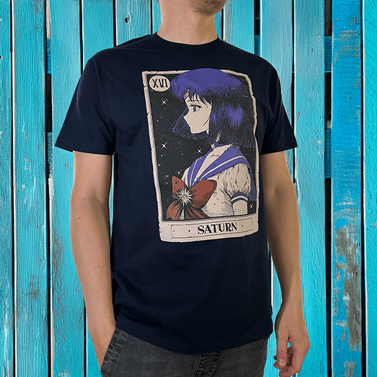 Koszulka z czarodziejką z Saturna inspirowana anime i kartami tarota – magiczny nadruk dla fanów mangi i astrologii